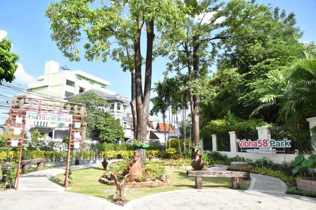 สนาม